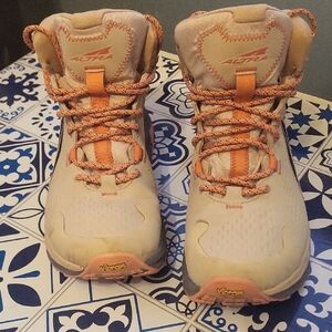 Altra Olympus 5 Hiking Boots Size 8